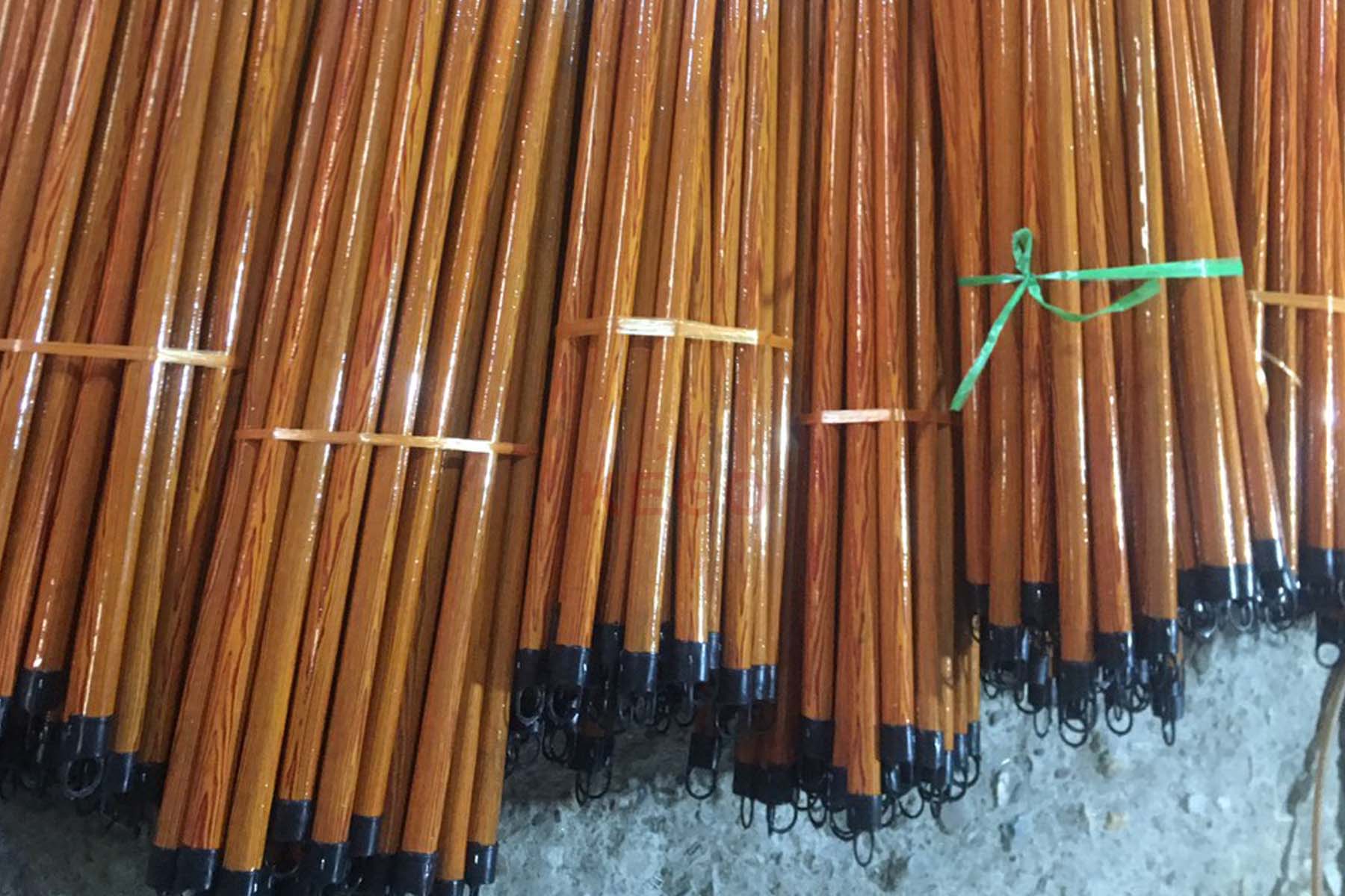 https://kego.com.vn/wp-content/uploads/2015/09/wooden-broom-handle-kego-10.jpg