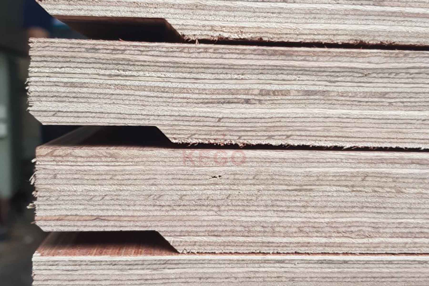 https://kego.com.vn/wp-content/uploads/2016/10/container-flooring-plywood-kego-13.jpg